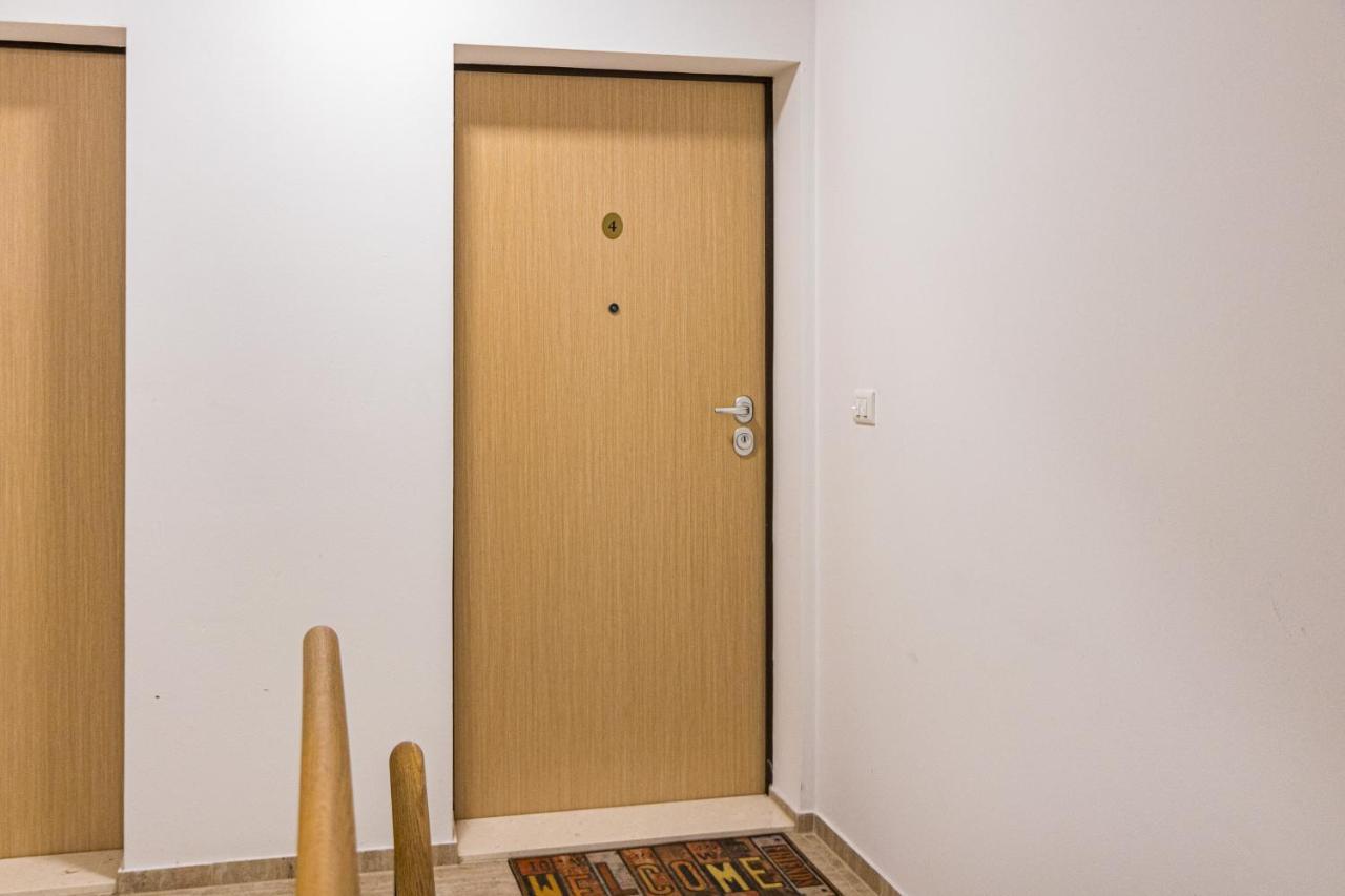 Apartment M****, New City Apartment + Parking 普拉 外观 照片