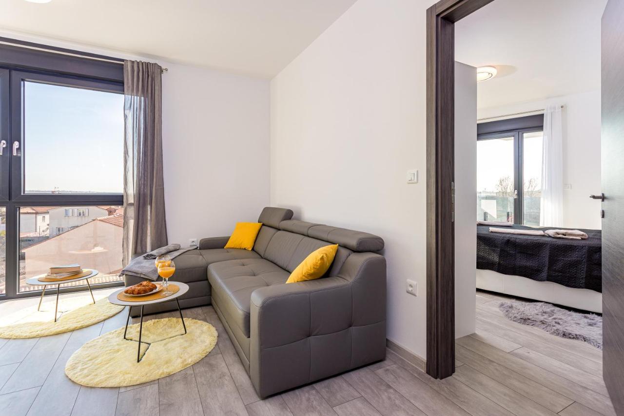 Apartment M****, New City Apartment + Parking 普拉 外观 照片
