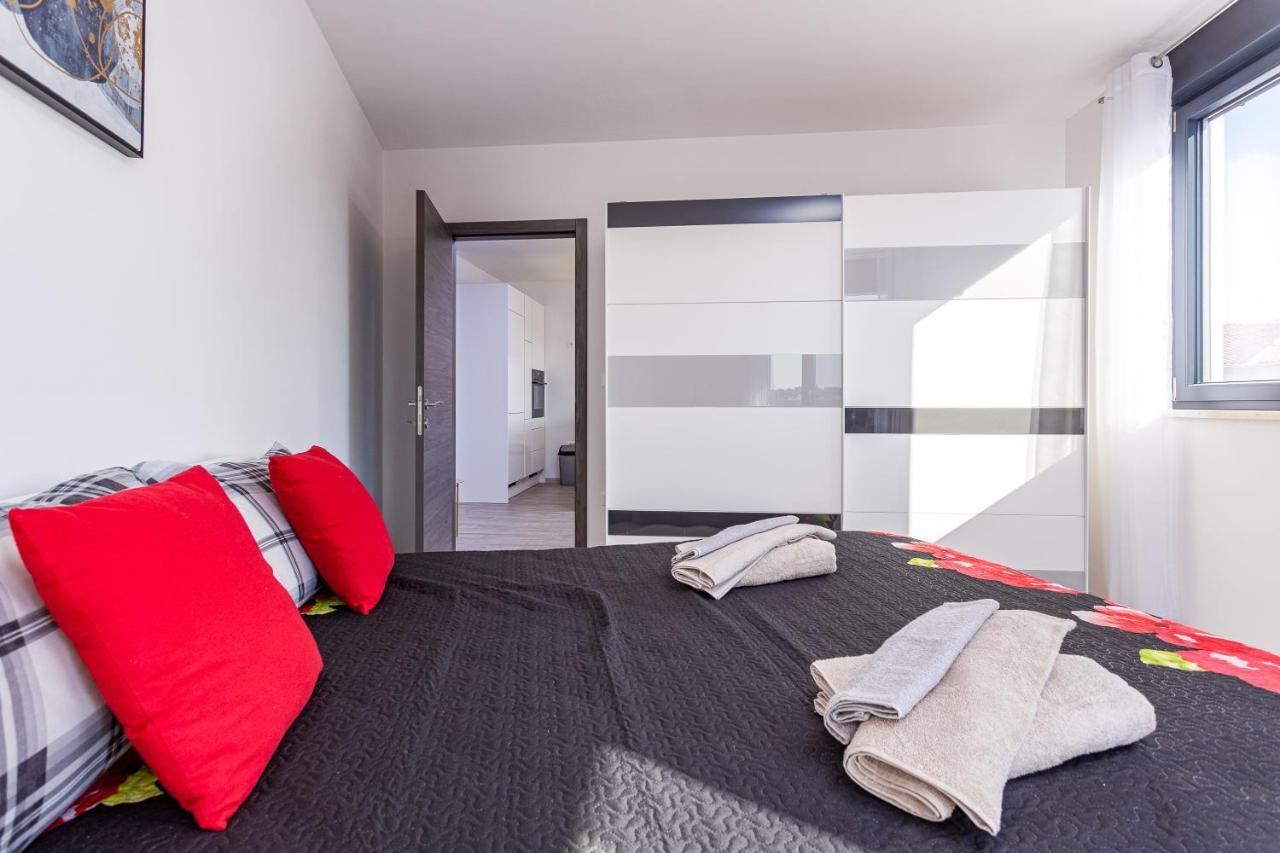 Apartment M****, New City Apartment + Parking 普拉 外观 照片